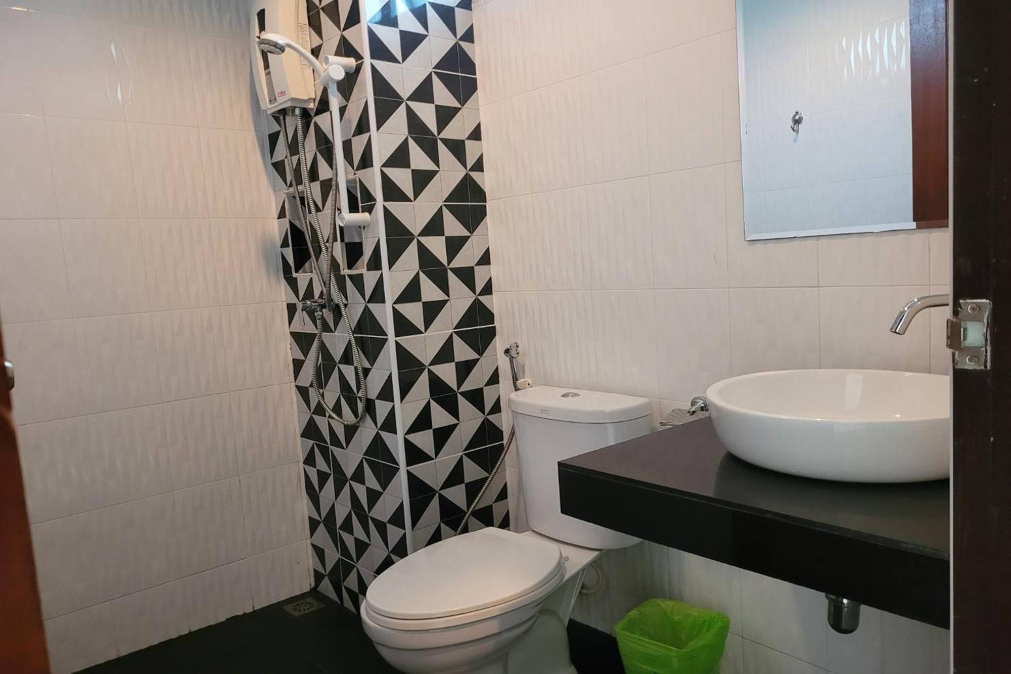 Snooze Inn Phuket - Free Shuttle To Bang Rong Pier Pa Khlok Exterior photo