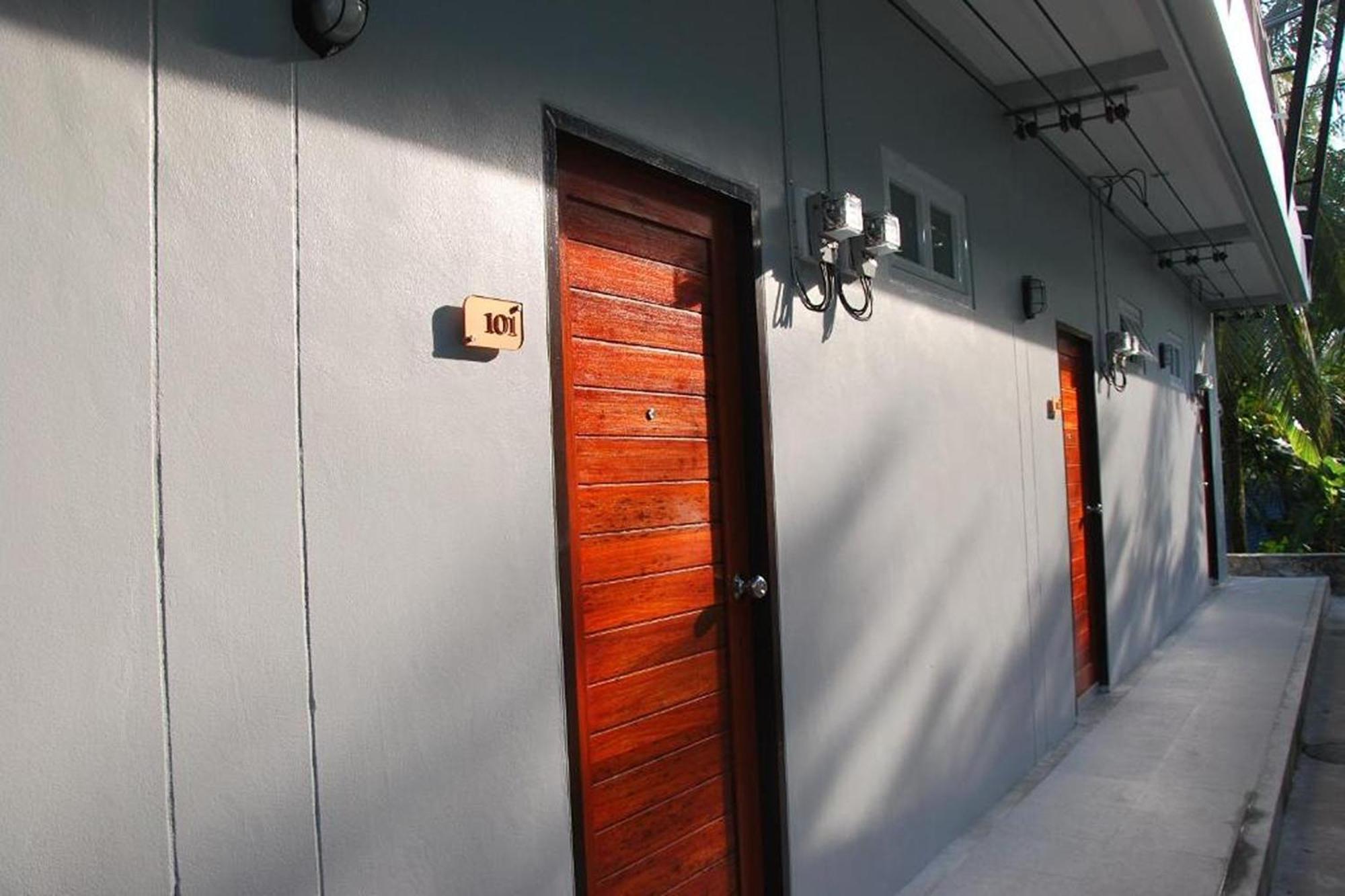 Snooze Inn Phuket - Free Shuttle To Bang Rong Pier Pa Khlok Exterior photo
